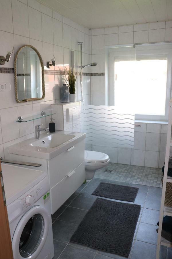 Ferienwohnung Wippsteert - 5 Sterne - Mit Balkon Und Pkw Stellplatz Emden Extérieur photo